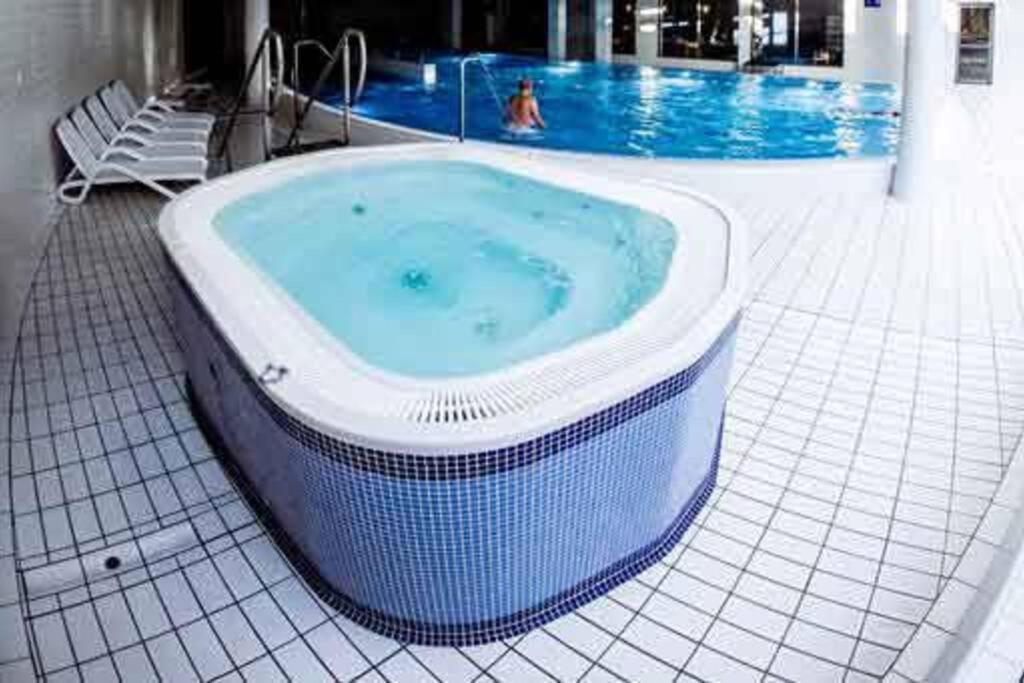 Premium Apartment For Old Town & Jewish Quarter - Balcony Plus Pool Onsite كراكوفيا المظهر الخارجي الصورة